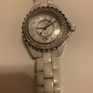 Le Chateau white watch